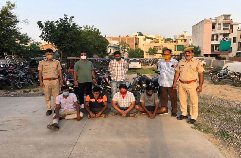 पलक झपकते ही गायब कर देते थे वाहन