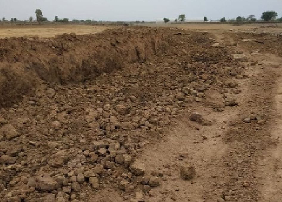 बरधा बांध से अवैध मिट्टी खनन पर एफआइआर दर्ज