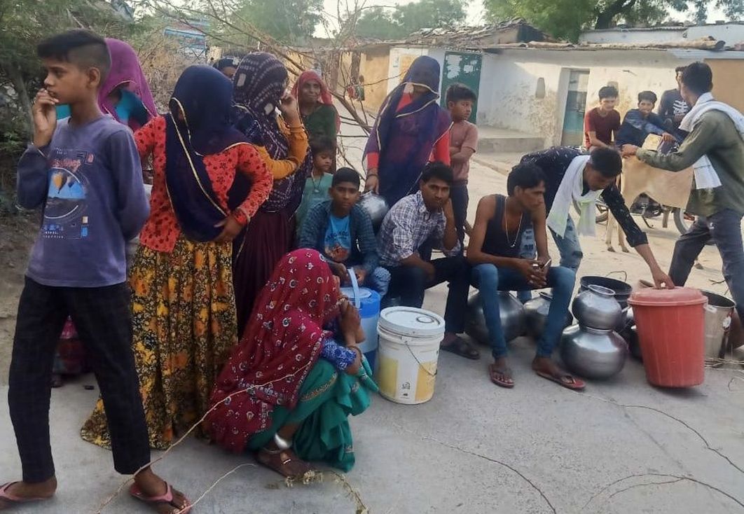पानी को लेकर फूटा रोष, करवर-देई सडक़ मार्ग पर लगाया जाम