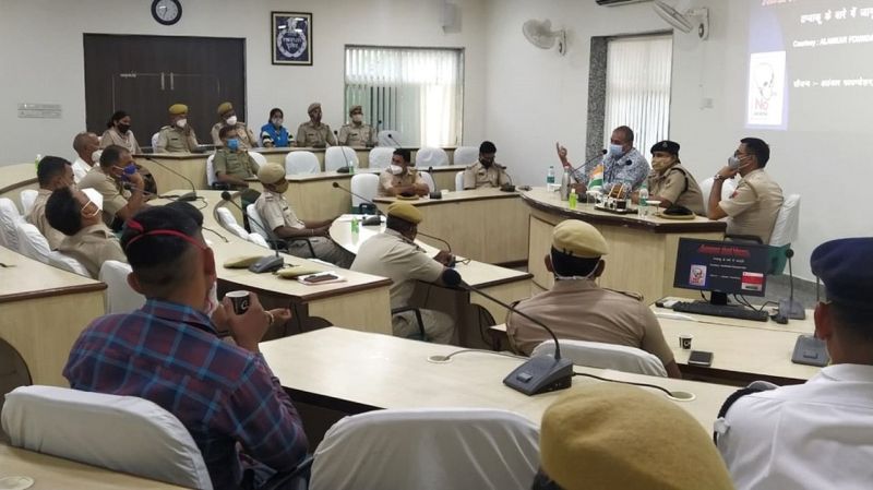 पुलिसकर्मियों को दी नशामुक्ति की जानकारी