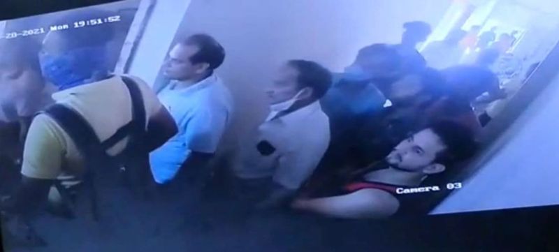 कृष्णा कॉम्प्लेक्स में चले लात-घूसे