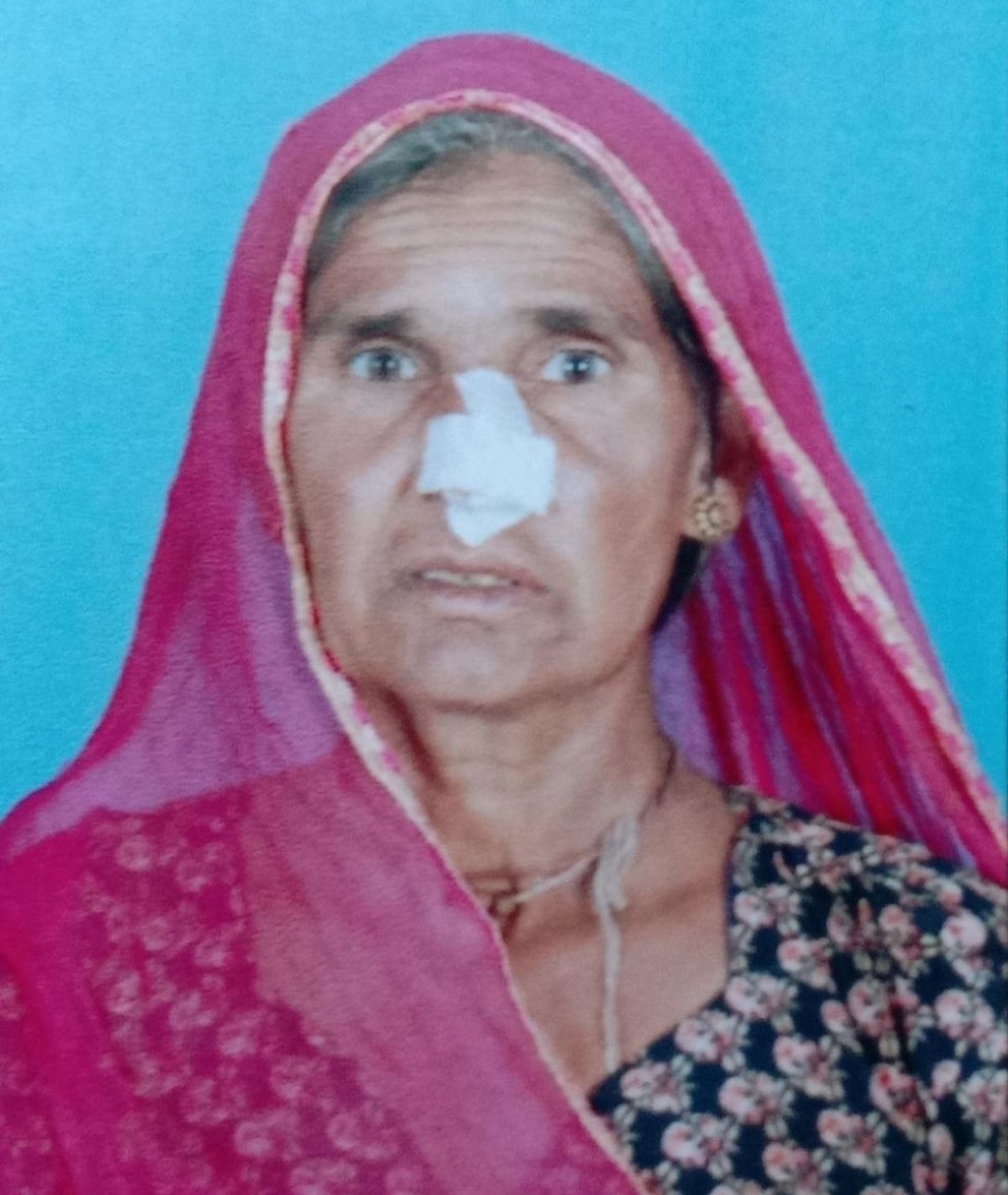 महिला से मारपीट कर सोने के गहने लूटे