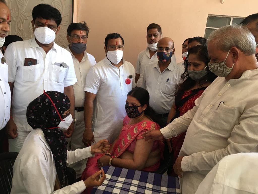 शहरवासियों के वैक्सीनेशन में जुटा खंडेलवाल डेवलपमेंट आर्गेनाइजेशन