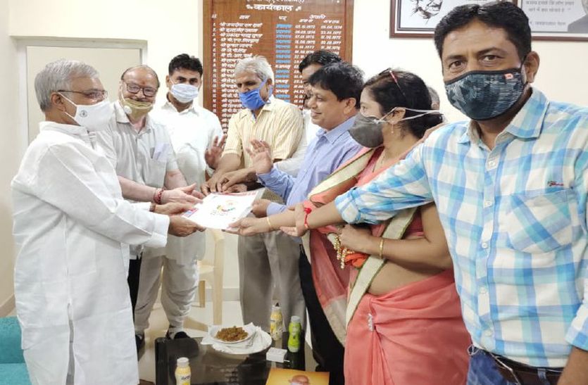 विधान सभा अध्यक्ष जोशी को चातुर्मास प्रवेश का आमंत्रण