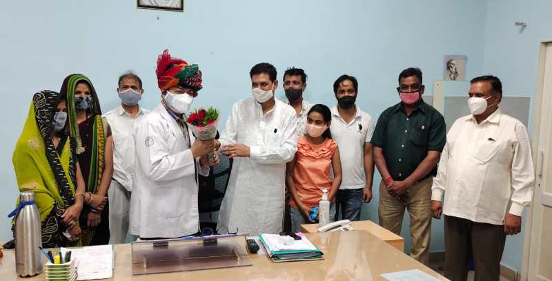 सेवाओं के लिए किया सम्मान