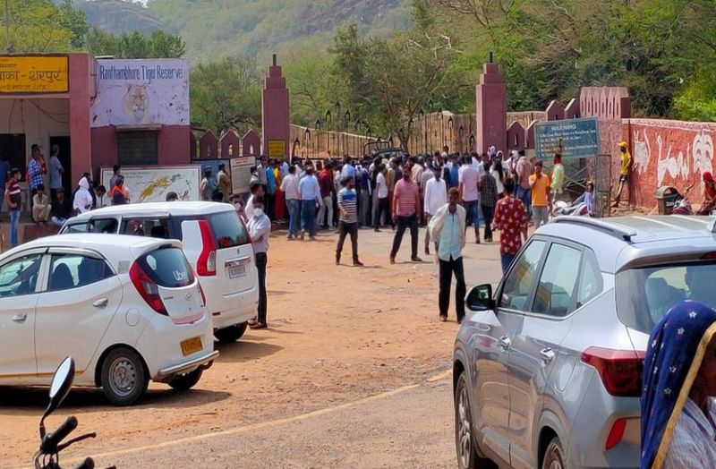 लॉकडाउन हटते ही रणथम्भौर वाले त्रिनेत्र गणेश के दर्शनों के लिए श्रद्धालुओं का उमड़ रहा रैला