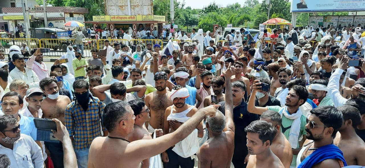 महिला-दलित उत्पीडन के मामलों में किया प्रदर्शन