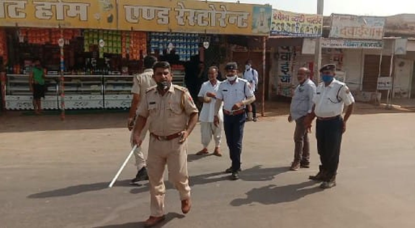 सुबह खुल गई दुकानें, पुलिस ने करवाई बंद