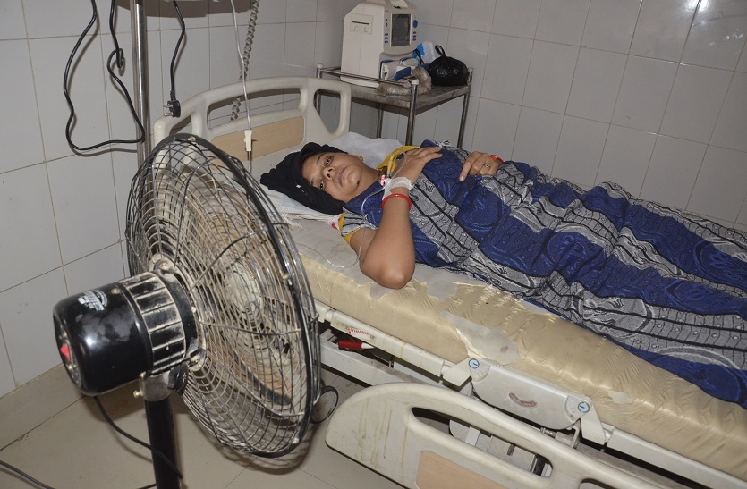 दिन तो कट जाता है, गुजरती नहीं रात