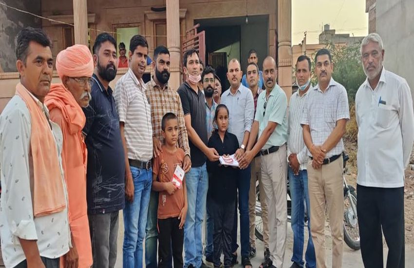 दोस्ती कुछ ऐसी निभाई कि दिवंगत साथी की पुत्री के लिए 48 घंटों में जुटा लिए 7 लाख रुपए