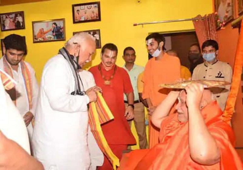 rss chief mohan bhagwat met rambhadracharya in chitrakoot