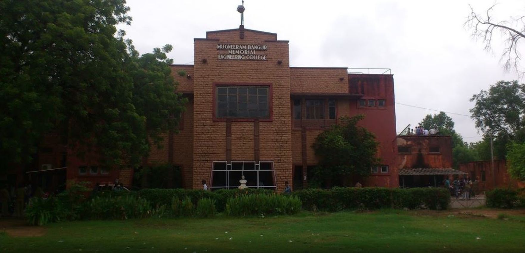 -1991 में एमबीएम इंजीनियरिंग कॉलेज से गोल्ड मैडलिस्ट रहे हैं रेल मंत्री अश्विनी