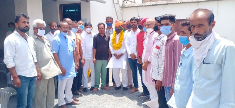 सडक़ें स्वीकृत होने पर विधायक का अभिनंदन