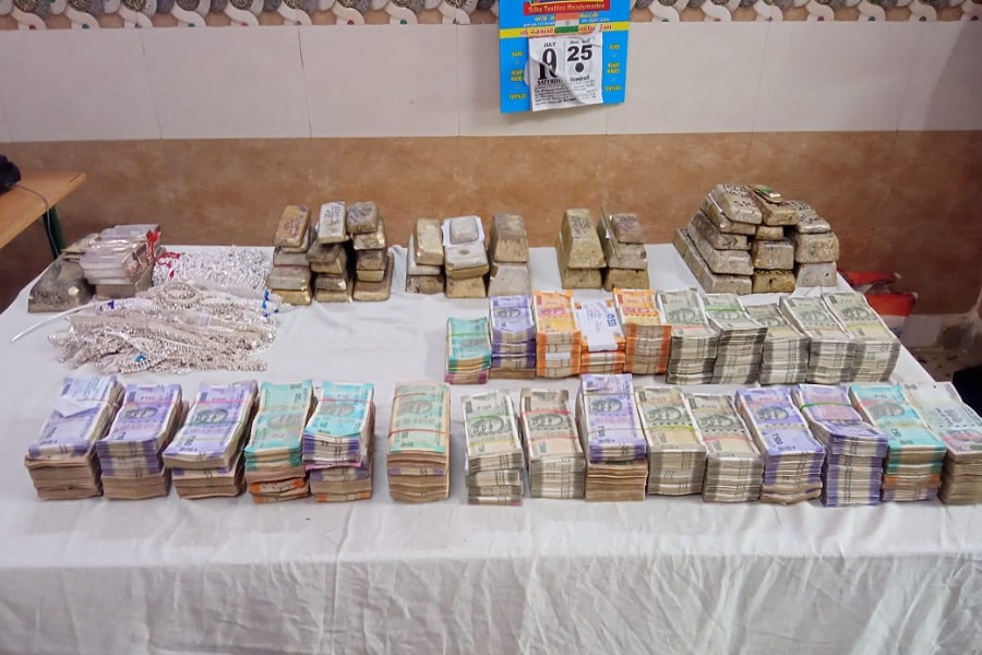 RPF seizes Rs 32 lakh cash, 1 core of silver at katpadi railway station
