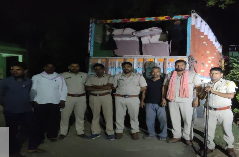 वन क्षेत्र में जब्त पत्थर को बेचने ले जा रहे ट्रक को पकड़ा