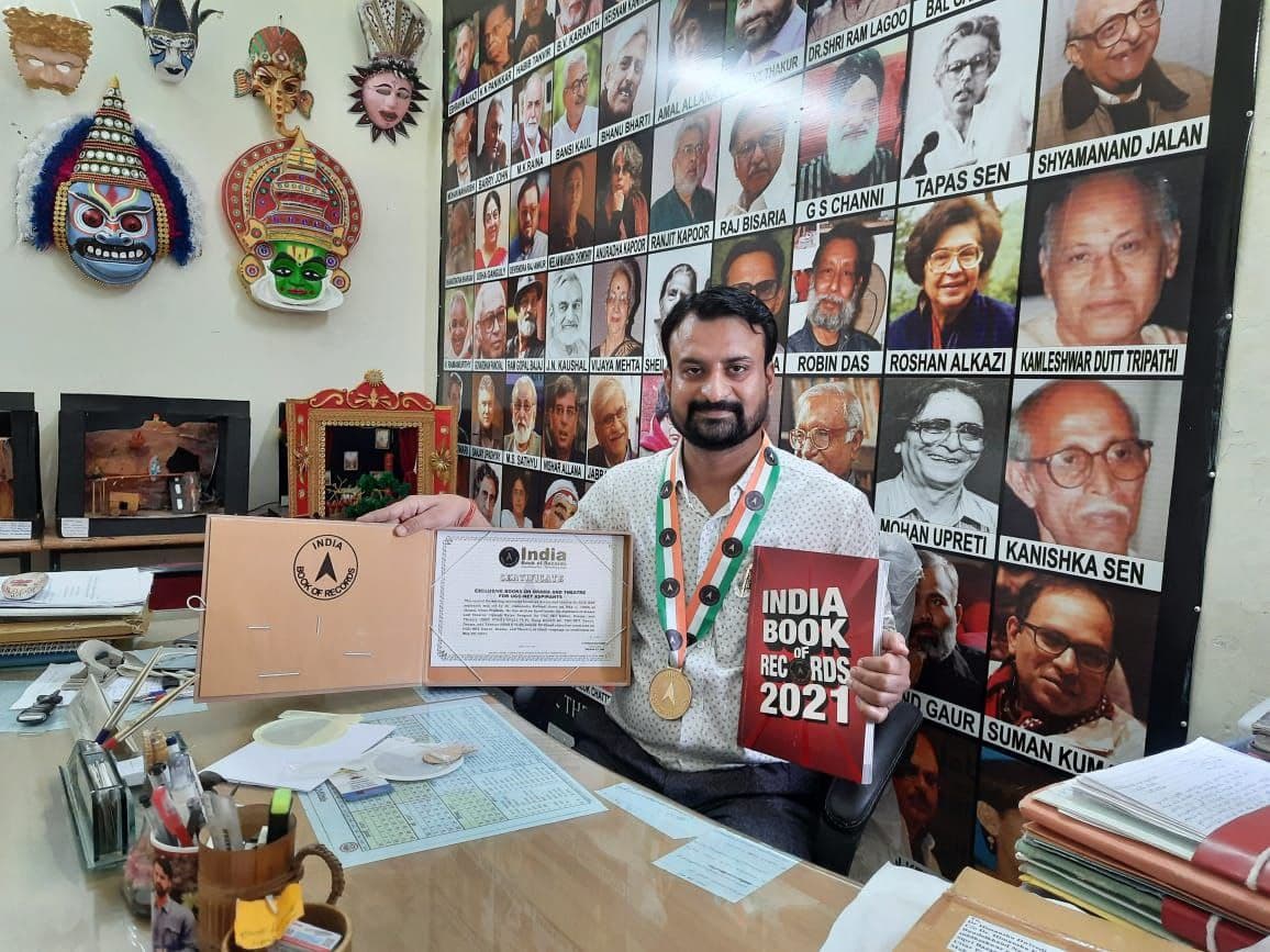 शहर के डॉ. हिमांशु यूजीसी नेट की पुस्तकें लिख इंडिया बुक ऑफ रिकॉर्ड में