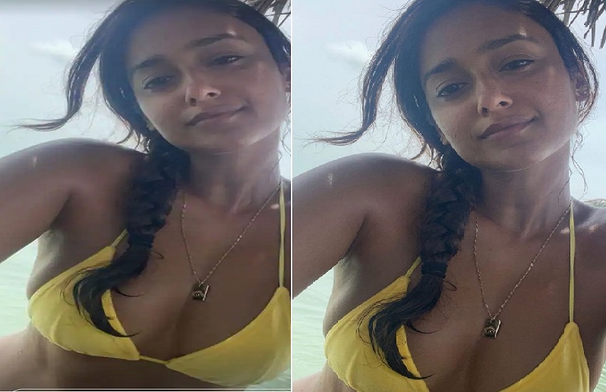 Ileana dcruz photo in Yellow Bikin