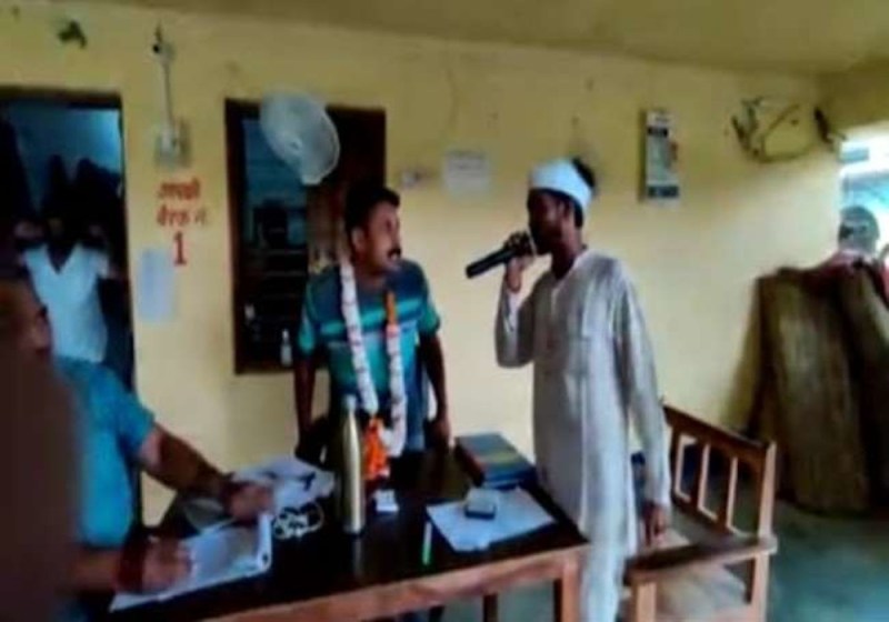 People made police wear garland and called him magician