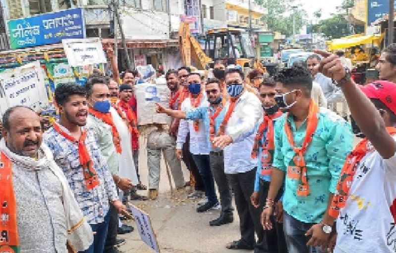 हत्या के विरोध में भाजपा कार्यकर्ताओं ने किया प्रदर्शन