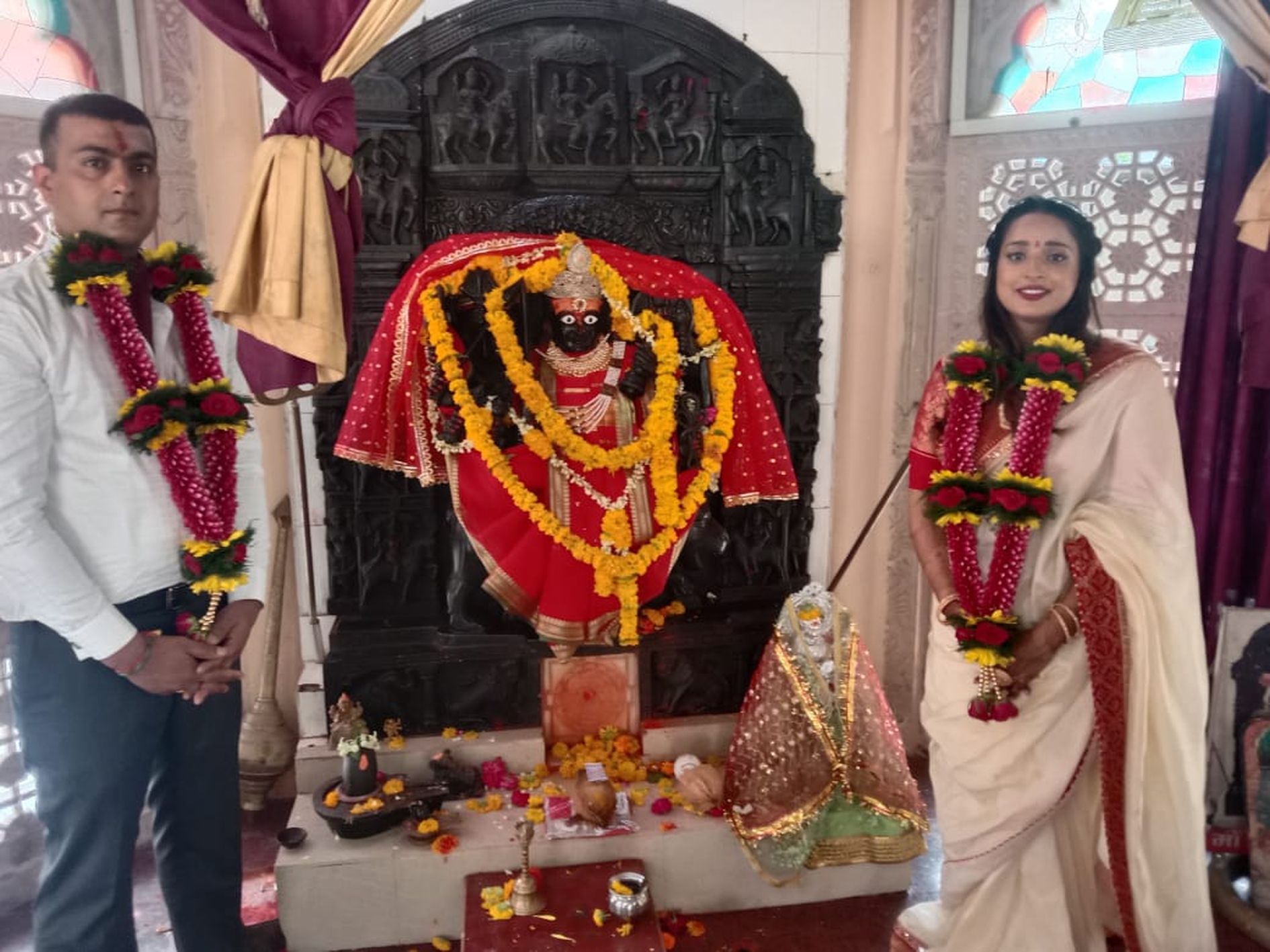 VIDEO सिटी मजिस्टे्रट ने मेजर के साथ की 500 रुपए में सादगी से शादी