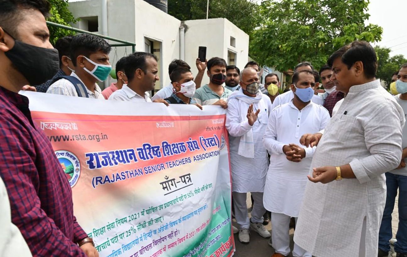 रेस्टा के प्रतिनिधिमंडल ने शिक्षामंत्री को सौंपा मांग पत्र