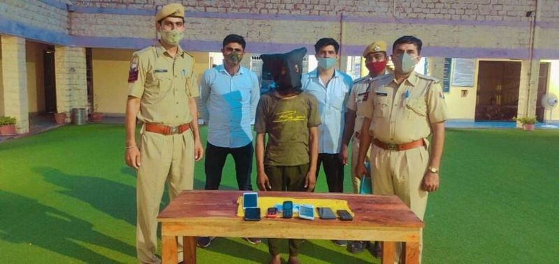 मोबाइल लूट का आरोपी गिरफ्तार, दस मोबाइल बरामद