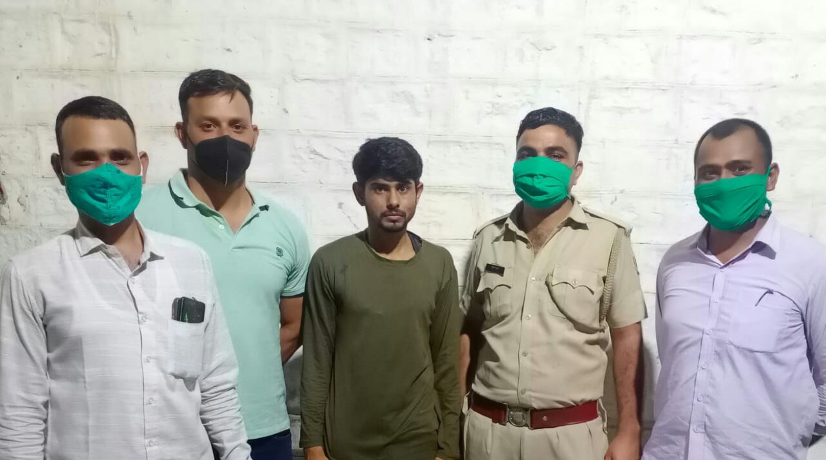 फर्जी आइडी बनाकर अश्लील फोटो अपलोड करने का आरोपी गिरफ्तार