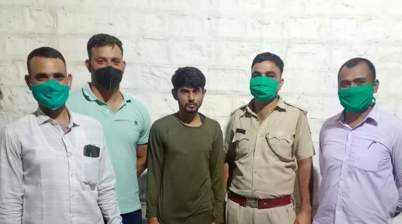 फर्जी आइडी बनाकर अश्लील फोटो अपलोड करने का आरोपी गिरफ्तार