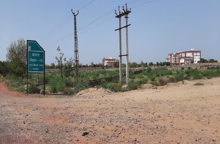 सेक्टर-13 योजना: पहले लॉकडाउन ने तोड़ा, अब यूआईटी ने तंगहाली में छोड़ा