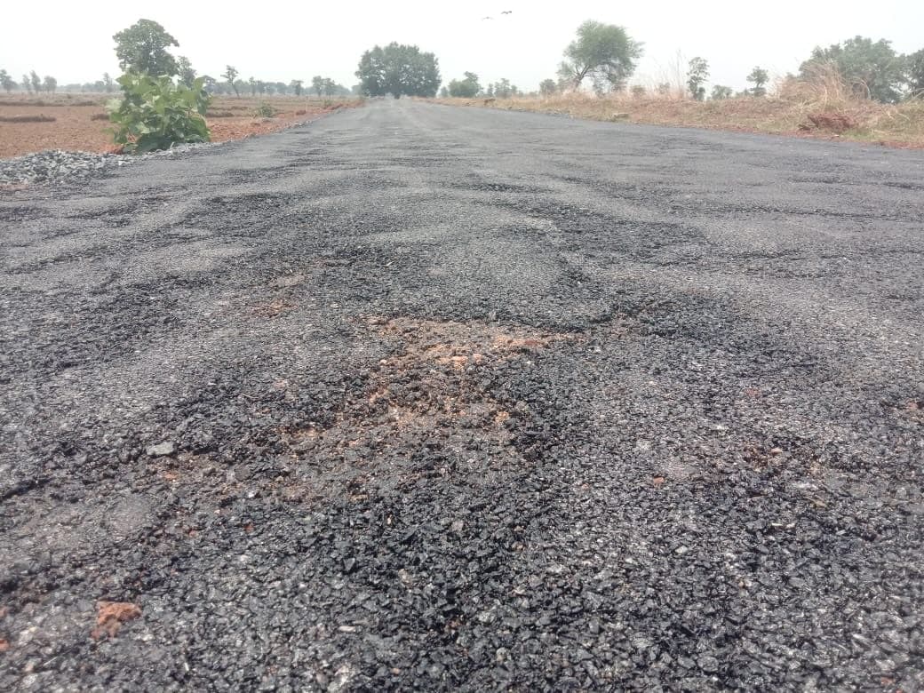 गरियाबंद जिले में प्रधानमंत्री ग्राम सड़क योजना का बुरा हाल