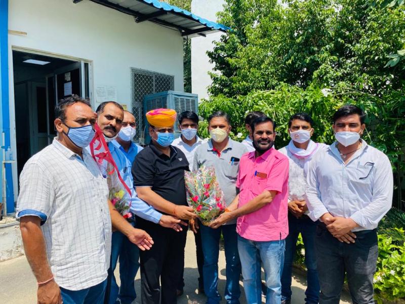 शारीरिक शिक्षकों ने शिक्षा मंत्री का किया सम्मान