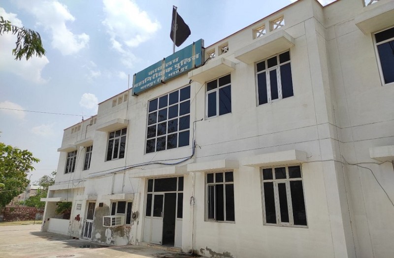 प्रतिबंधित कफ सीरप की हो रही थी तस्करी, हरियाणा बॉर्डर पर पकड़े कार सवार