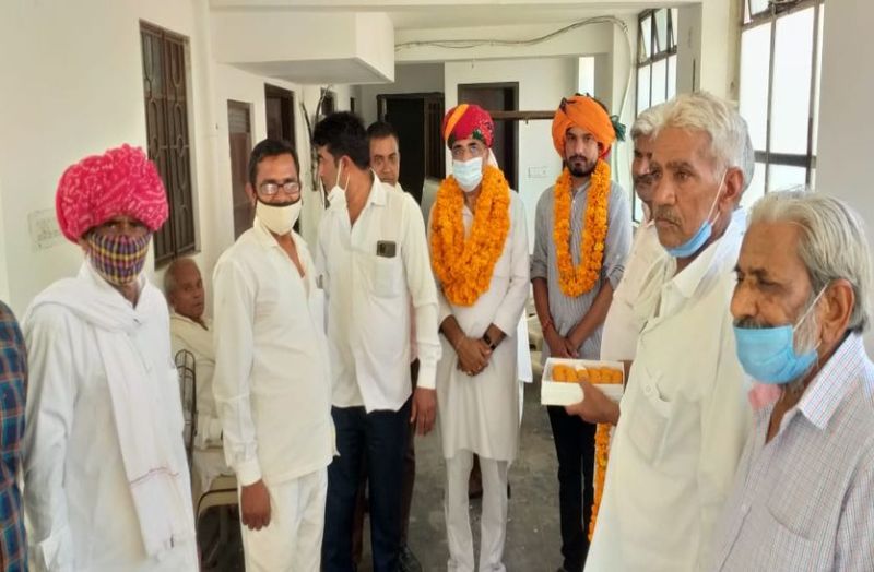 राज्यसभा सांसद मनमोहन ने गोद लिया आमेर का गुढ़ासुर्जन गांव