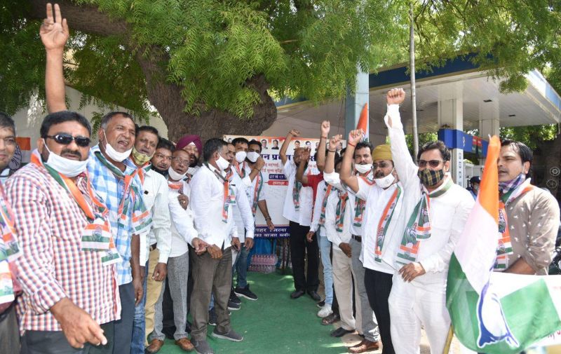  महंगाई के खिलाफ कांग्रेस का प्रदर्शन जारी