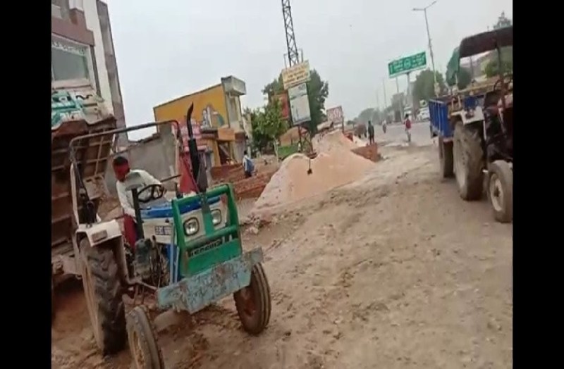 बजरी माफिया: जल्दी खाली कर दे, फिर आ जाएंगे कुछ न कुछ मांगने