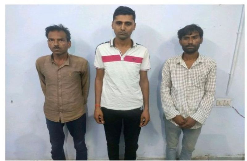 22 kg doda sawdust recovered from the car, three people of Jaipur arre