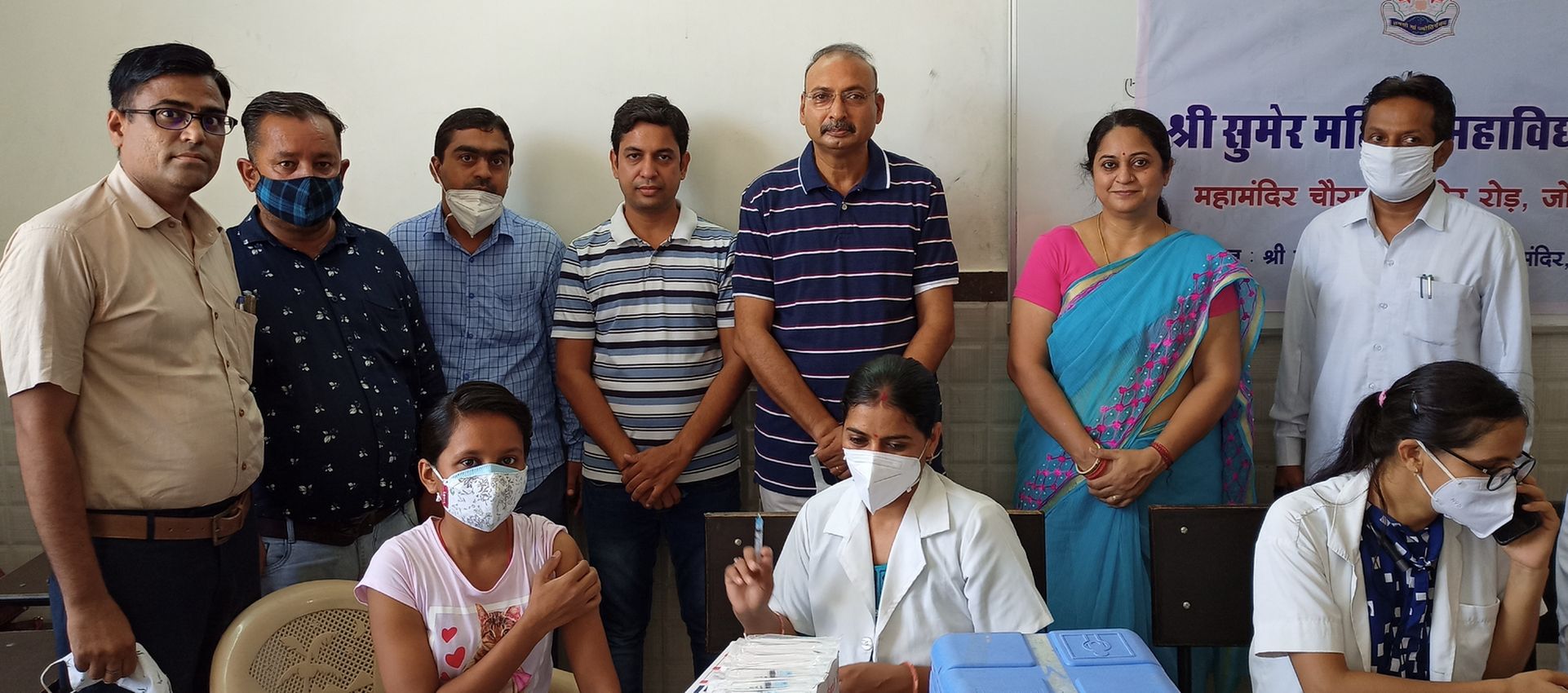 वैक्सीनेशन शिविर में 200 छात्राओं को लगी वैक्सीन