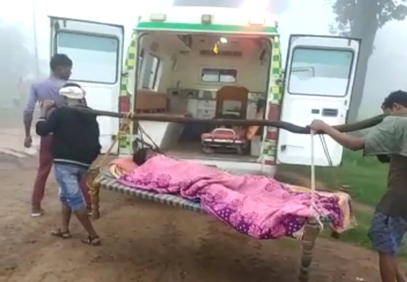 Woman delivered child in ambulance