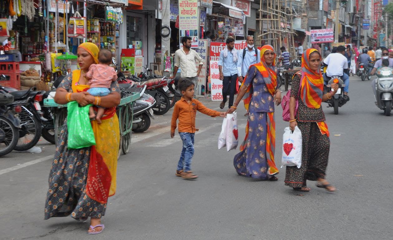 मिली राहत,टूट रहे नियम कर रहे आहत