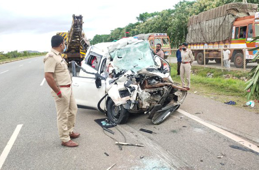 jalore three people death in road accident in Chitradurga