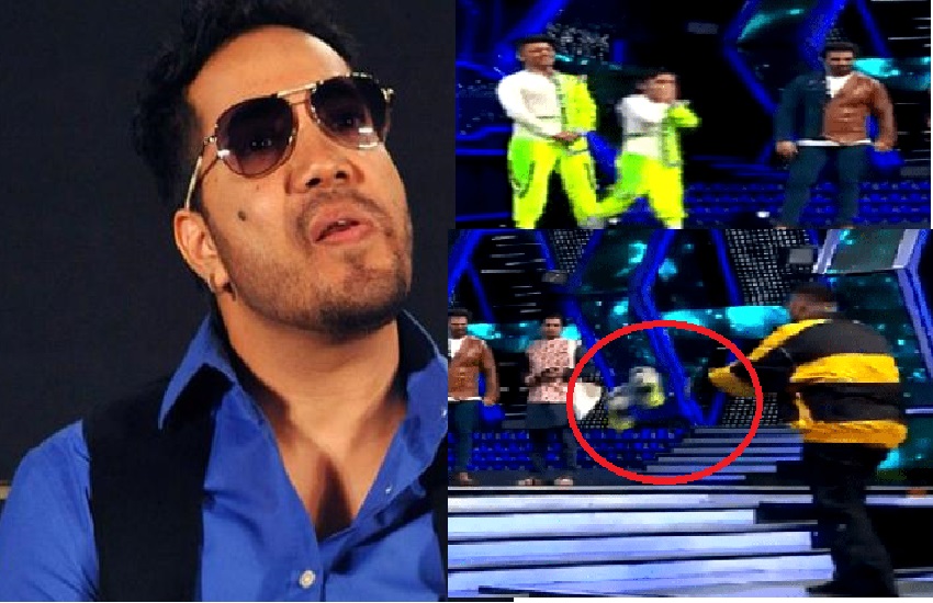 Mika Singh  threw his shoes on the stage