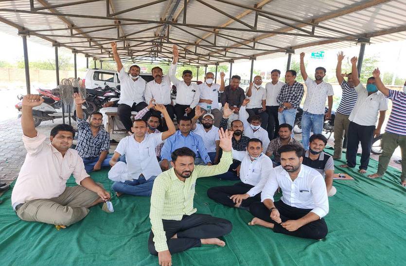नहीं बनी बात, अधिवक्ताओं ने किया आन्दोलन तेज करने का निर्णय