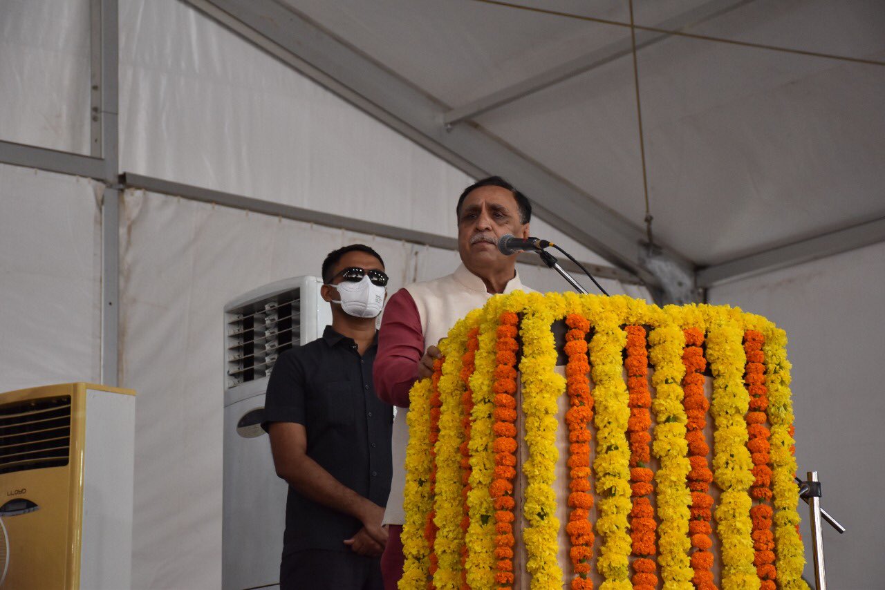 Gujarat: मुख्यमंत्री रूपाणी का कांग्रेस पर प्रहार, कहा-सिर्फ ढांचा खड़ा किया