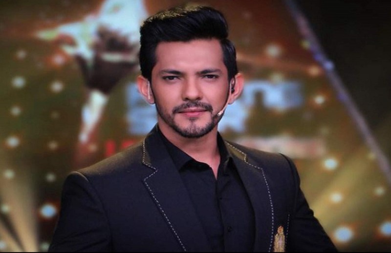 host Aditya Narayan