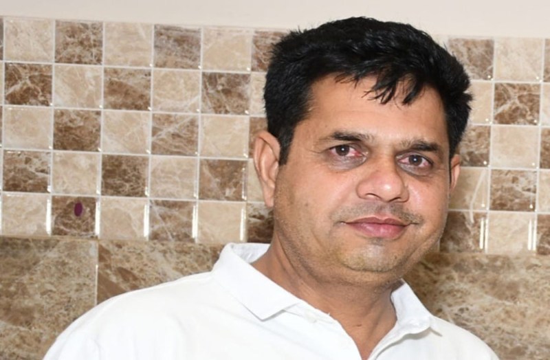 अपना समझ दुलारें हम..