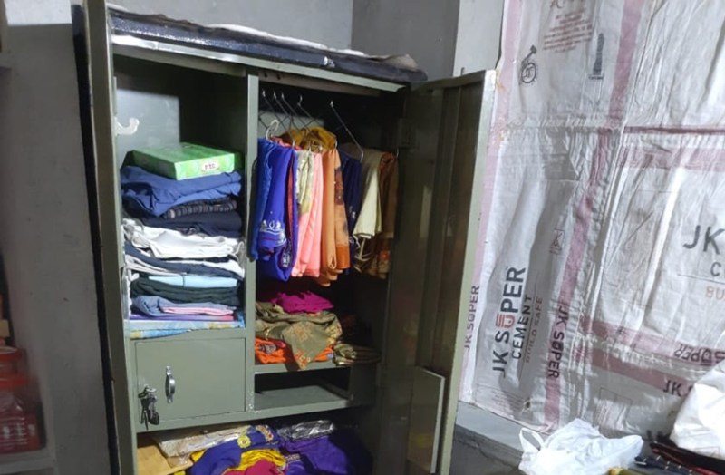 नकदी व लाखों रुपए के जेवरात चुरा ले गए चोर