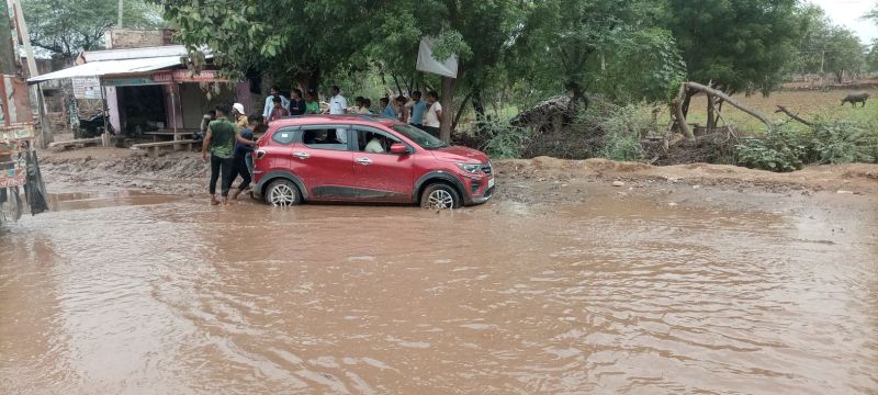 4 साल में भी नहीं बनी 24 करोड़ की 16 किलोमीटर सड़क, आस्थाधाम की राह श्रद्धालुओं को दे रही है दर्द