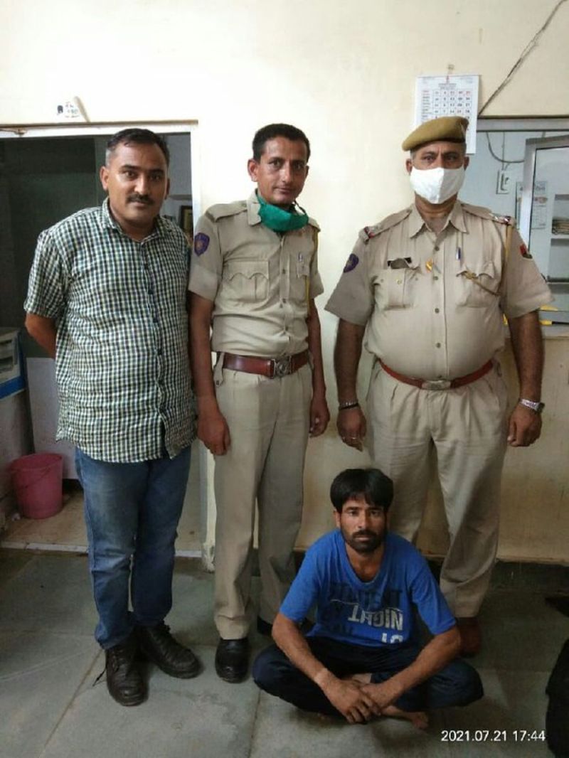 झगड़े का बदला लेने के लिए हत्या कर कबाडख़ाने में लगाई थी आग