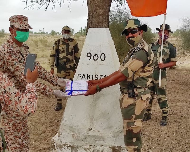 Indo-Pak: दो साल बाद बॉर्डर पर बंटी मिठाई