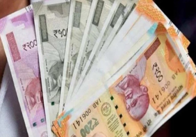 यूपी के सरकारी कर्मचारियों को इस माह से मिलेगी बढ़ी सैलरी, अगर सीएम ने कर दिया ओके